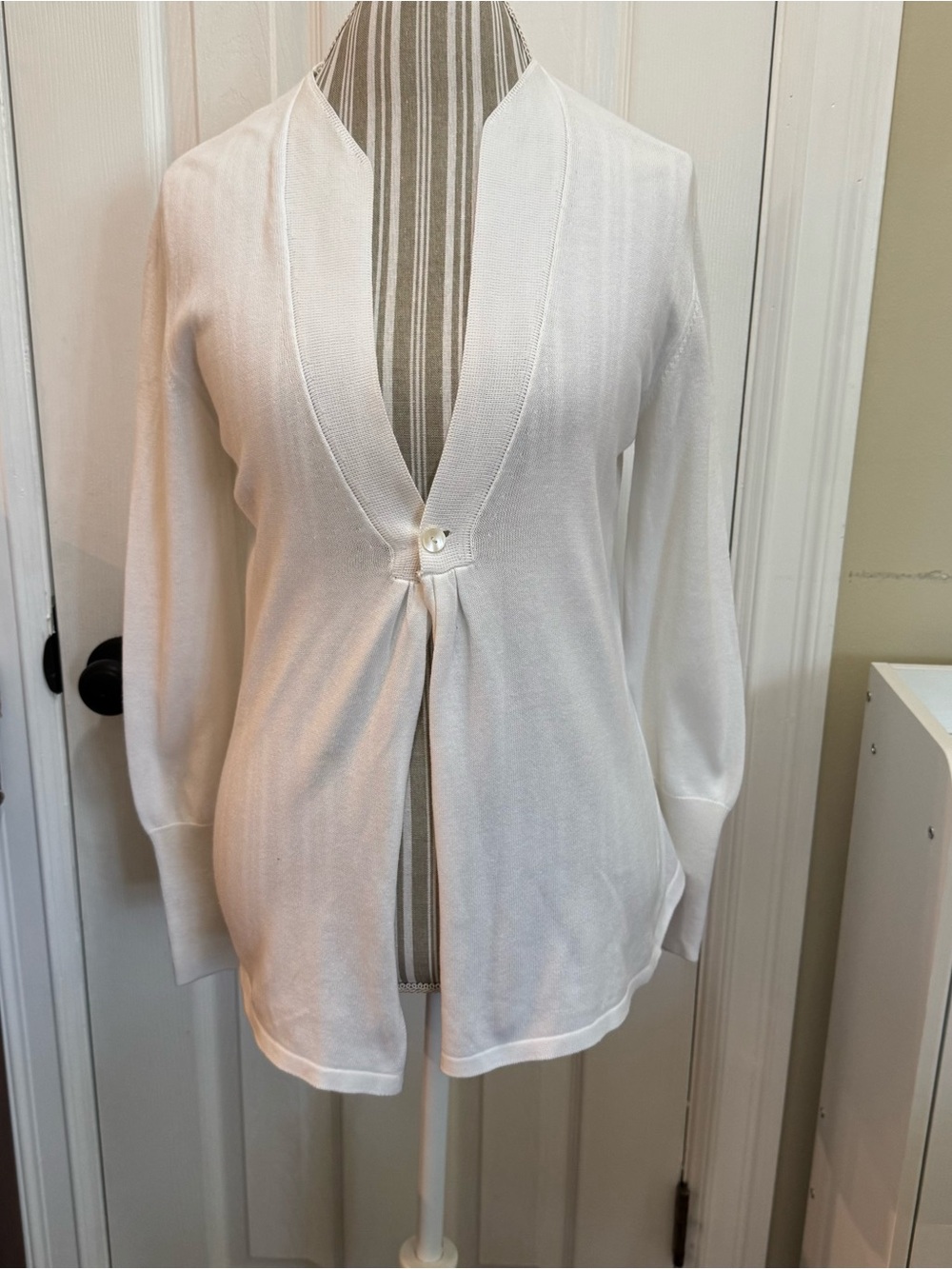 Peter Elliot White Single-Button V-Neck Cardigan Sweater